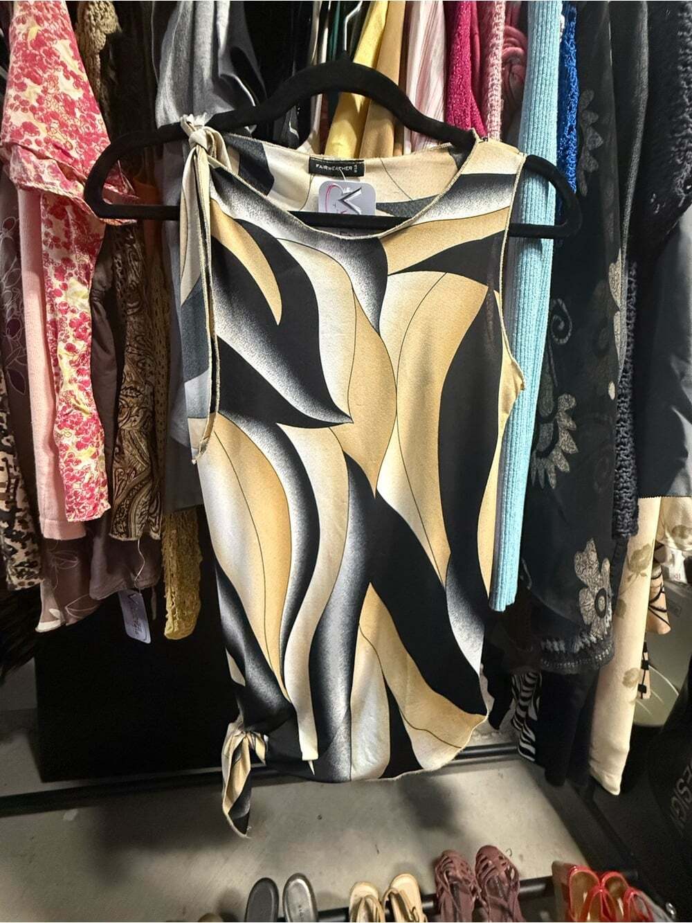 Fairweather Y2K USA Sleeveless Tie-Hem Wave Print Top in Black & Beige